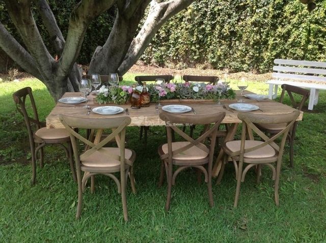 Mesa Campirana con sillas cross back