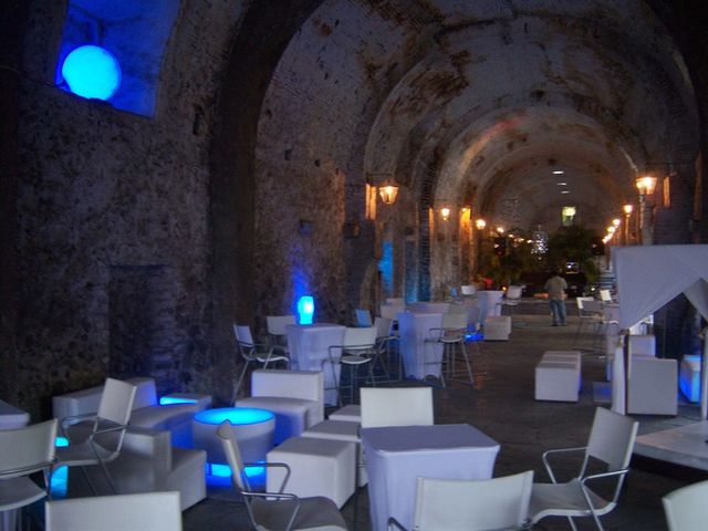 Salas blancas sencillas iluminadas