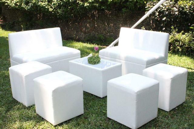 Sillones sencillos blancos